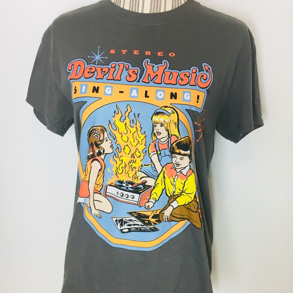 Threadless shirt small